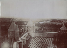France, Cité de Carcassonne, Tours d&#039;vintage print enclosure, print d&#039;