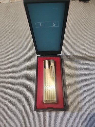 Briquet gaz rechargeable de - a,