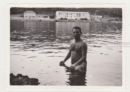 Affectueux beau homme - , poilu
