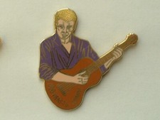 PIN'S JOHNNY HALLYDAY - PURPLE SHIRT - BROWN GUITAR