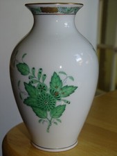 HEREND  BEAU  VASE MODELE APPONYI VERT PORCELAINE  ht 14 cm