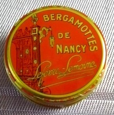 Ancienne boîte métal