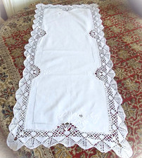 NAPPERON  CHEMIN BRODE MAIN