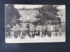 CPA 42 ST-GENIS-TERRE-NOIRE - Le Pensionnat de Garçons - Cour Intérieure