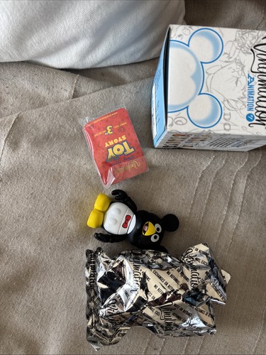 Authentic disney vinylmation - authentic,