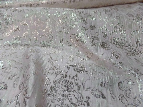 Tissu rose très - , clair