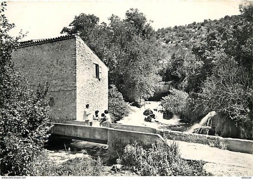 Carte postale fontaine - 83,