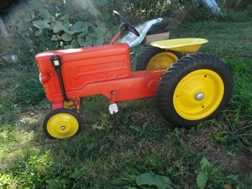 Ancien tracteur pedales tres - tracteur,