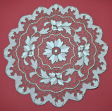 Napperon rond broderies