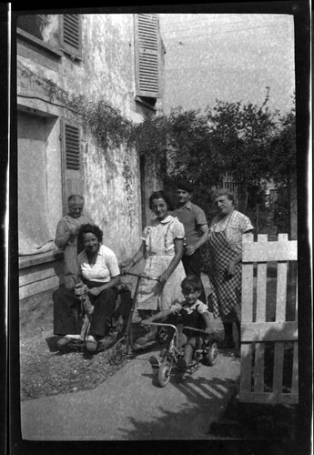 Family portrait bike - pedal, car