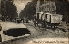 Old postcard Paris (8th) LES TROUS La Tapissiere, le Taximetre, hole (199942)