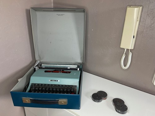 Machine ecrire olivetti - machine, a