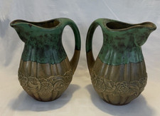 Paire vases pichets, de Louis