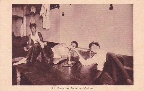 Dans une fumerie - , d'opium