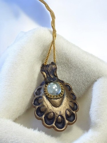Collier pendentif rétro