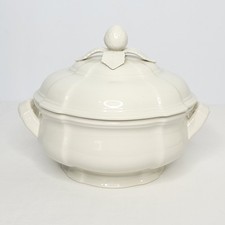 Villeroy & Boch Manoir Ceramic 8" Round Covered Vegetable Dish White