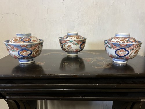 Trois bols couverts - trois,