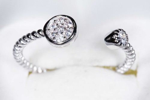 Bague en argent - ---,