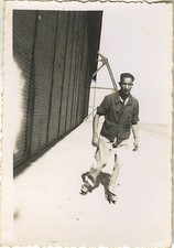 PHOTO ANCIENNE - VINTAGE SNAPSHOT - SPORT PATIN À ROULETTE HOMME - ROLLER SKATE
