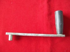 ANCIENNE MANIVELLE A BOUT