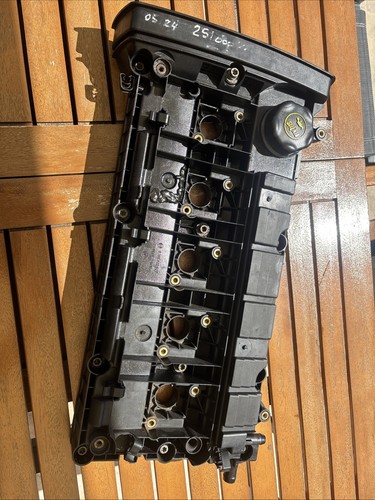 Couvercle haut moteur - couvercle,