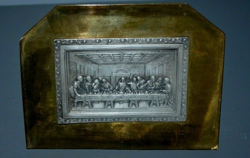 Bas relief signé - signé,