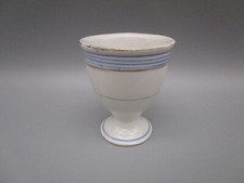 Coquetier ancien en porcelaine