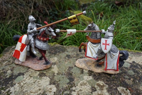 3937 2 figurine - ,