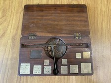 Ancienne Balance Avec 11 Poids