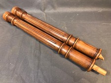 Lot de 2 anciennes colonnes en bois buffet Henri 2 décoration d'armoire vintage