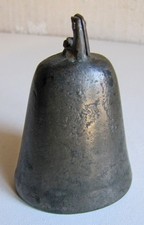 TRÈS VIEILLE CLOCHE en