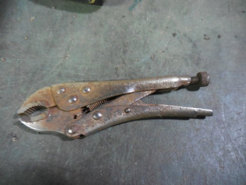 Ancienne petite pince - a, étau