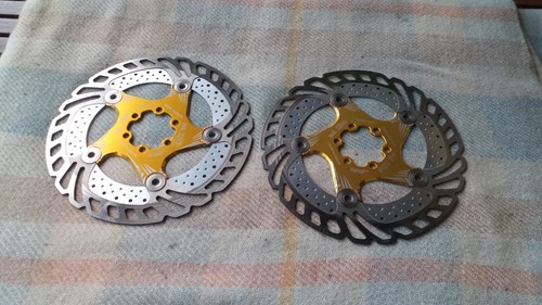 Deux disques frein - frein, vtt