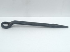 CLÉ À ANNEAU À POINTES