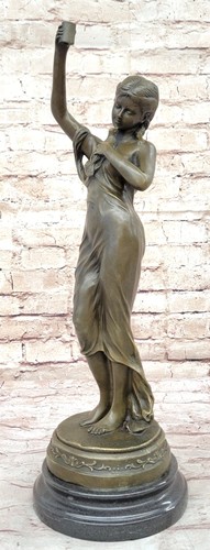 Sculpture élégante signée - Élégante,
