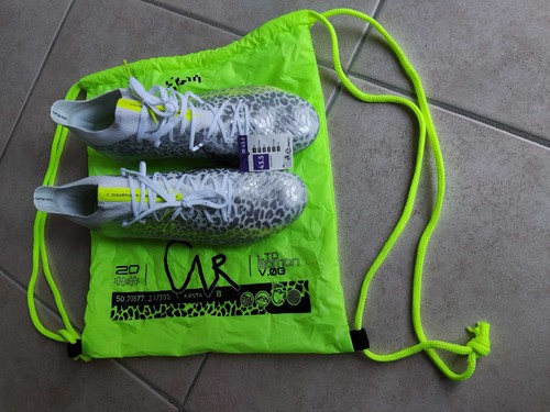 Chaussures foot neuves - chaussures,