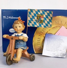 Hummel #2279 Look at Me ~4.25"