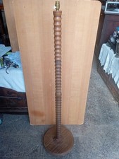 Lampadaire bois brutaliste