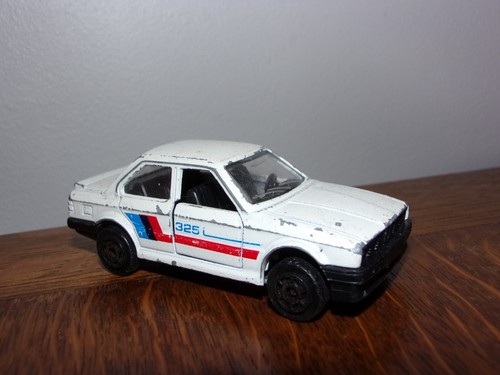 Bmw 325i majorette - 1/56, n°229