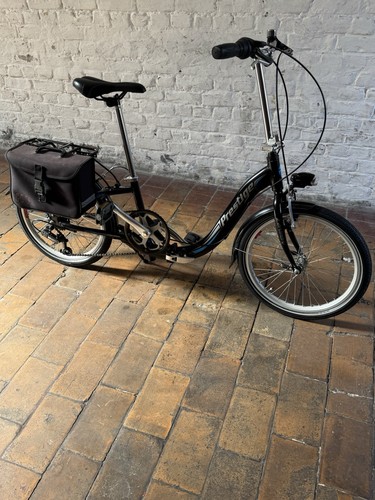Vélo pliable noir garde-boue