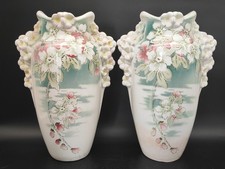 Paire de vases anciens en faïence de Lunéville K&G décor floral relief pastel