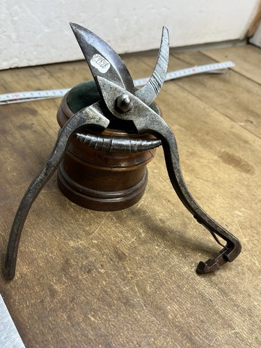 Outil ancien vigneron vigne - vigneron,