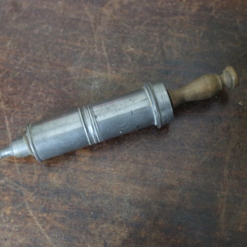 Ancienne seringue clystere - ancienne,