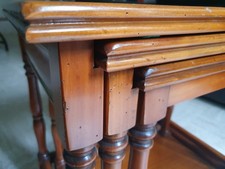 Tables Gigognes en merisier massif