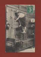 BRITAIN - Enclosed bed upstairs - How to regain your bunk ... (Ref. D9779)