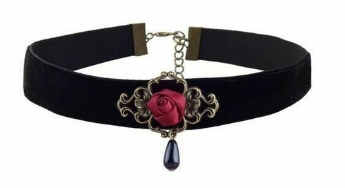 Collier style gothique avec