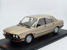 BMW 520i E28 de 1987 gold au
