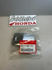 1 cache inferieur cale pied