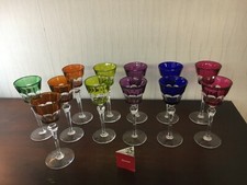 14 verres couleur doublé en cristal de Baccarat (prix à la pièce)