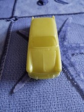 VOLKSWAGEN Notchback plastique jaune